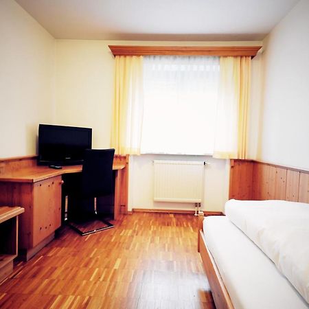Gruener Baum Garni Hotell Krumbach Eksteriør bilde