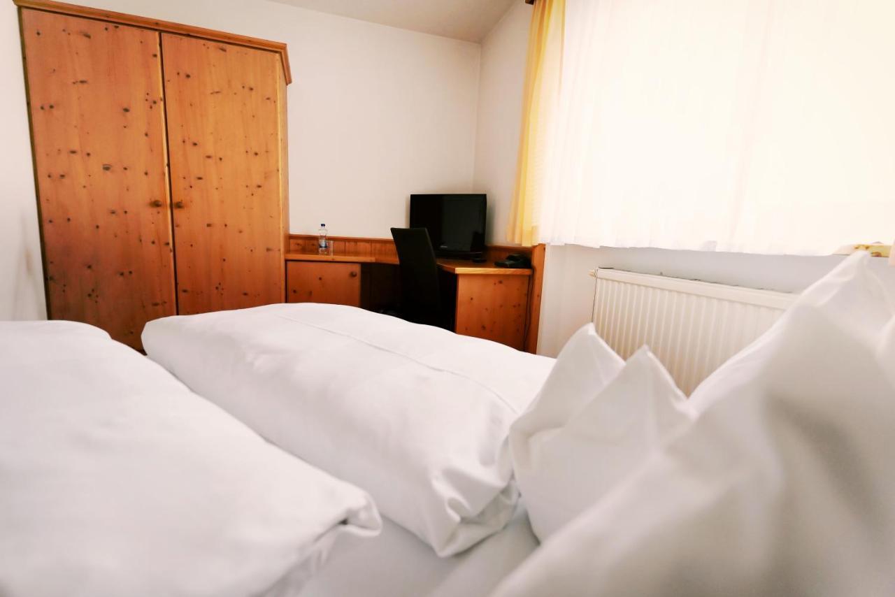 Gruener Baum Garni Hotell Krumbach Eksteriør bilde